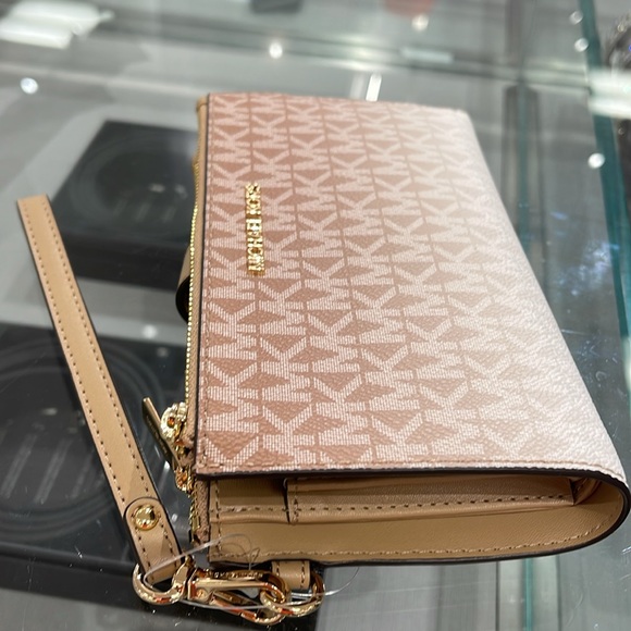 MICHAEL KORS
Jet Set Lg Ombré Logo Double-Zip Wristlet-Wallet-Phone Case Holder - Picture 6 of 16